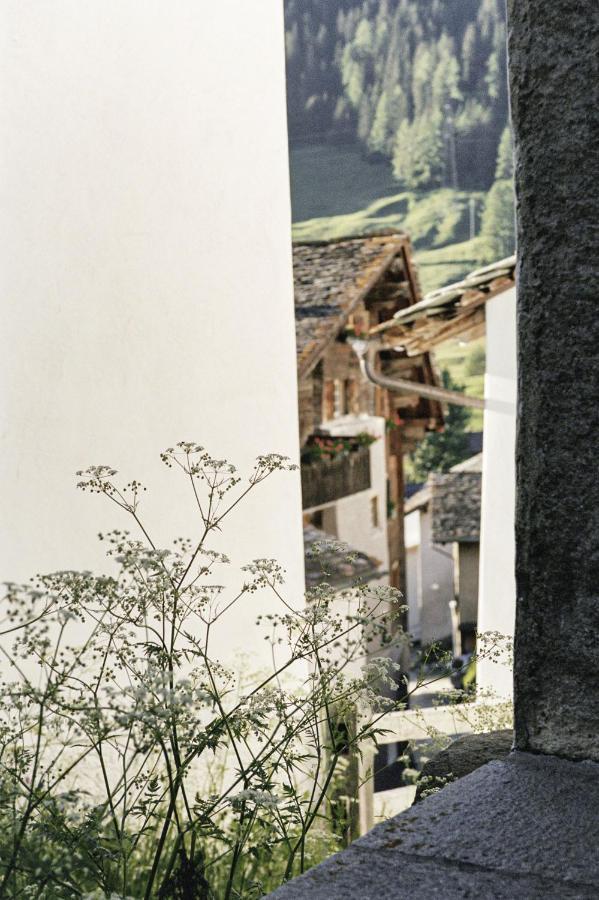 Hotel Weiss Kreuz Splügen Exterior foto