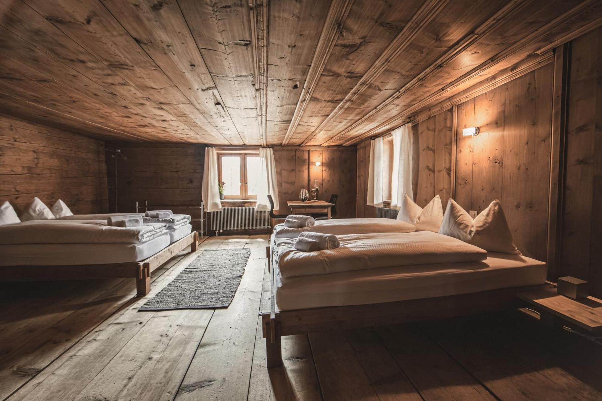 Hotel Weiss Kreuz Splügen Zimmer foto